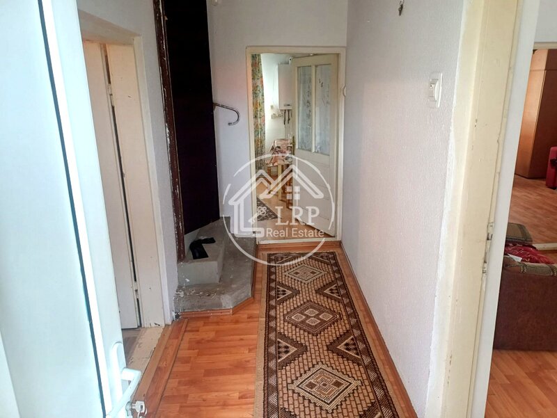 Amara, vila P+1 in 1.170 mp teren, toate utilitatile, Str. Bailor.