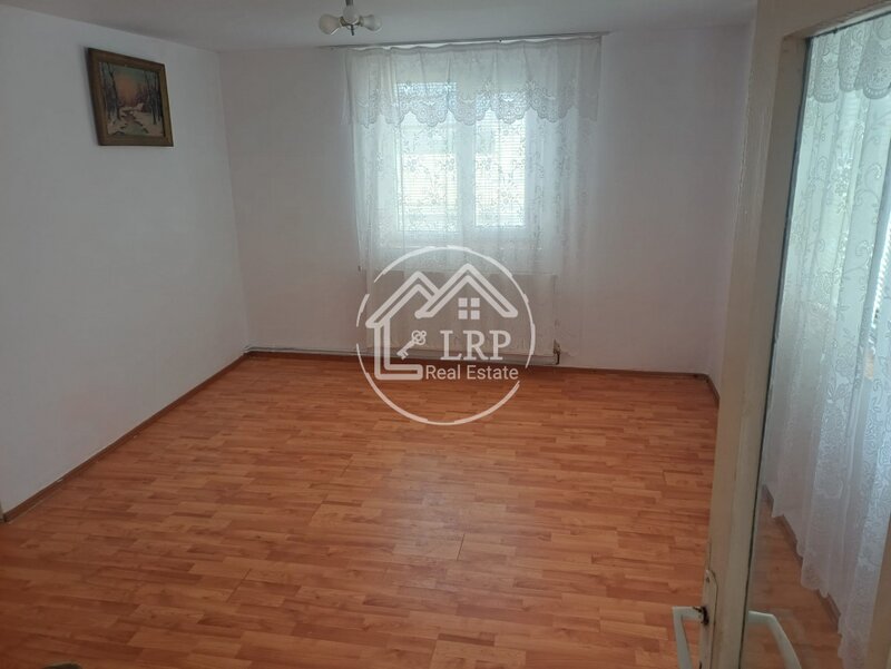 Amara, vila P+1 in 1.170 mp teren, toate utilitatile, Str. Bailor.
