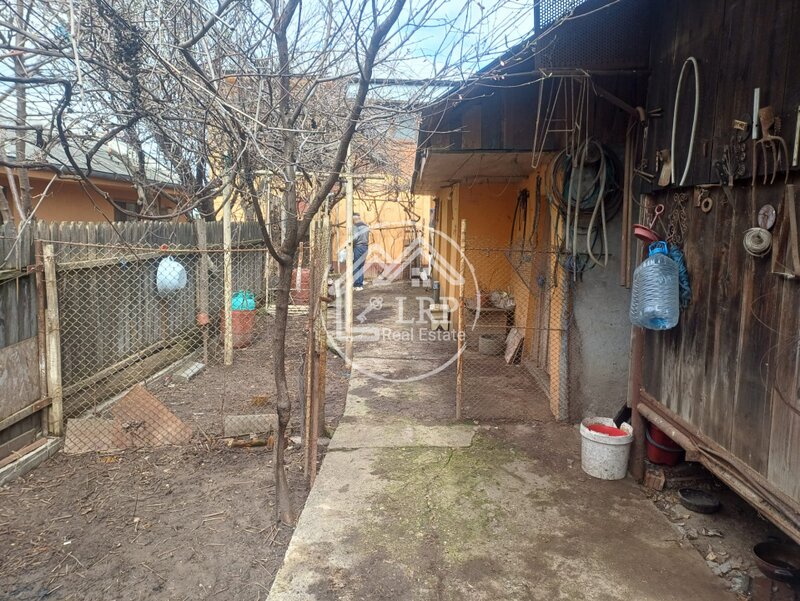 Amara, vila P+1 in 1.170 mp teren, toate utilitatile, Str. Bailor.